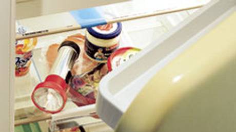 Spar-Tipp: Kühlschrank auf Dichtheit prüfen