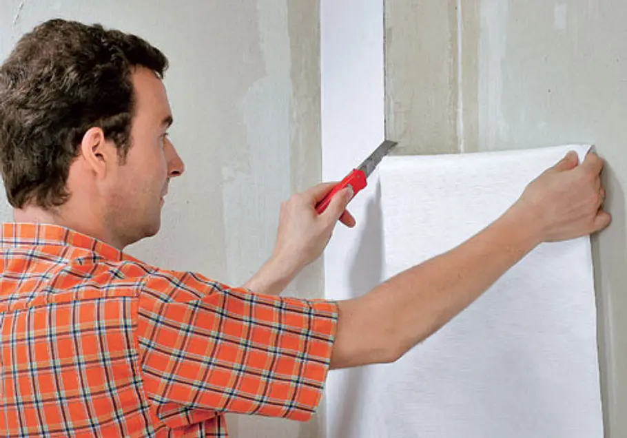 Schritt 5 von 7 Wand tapezieren