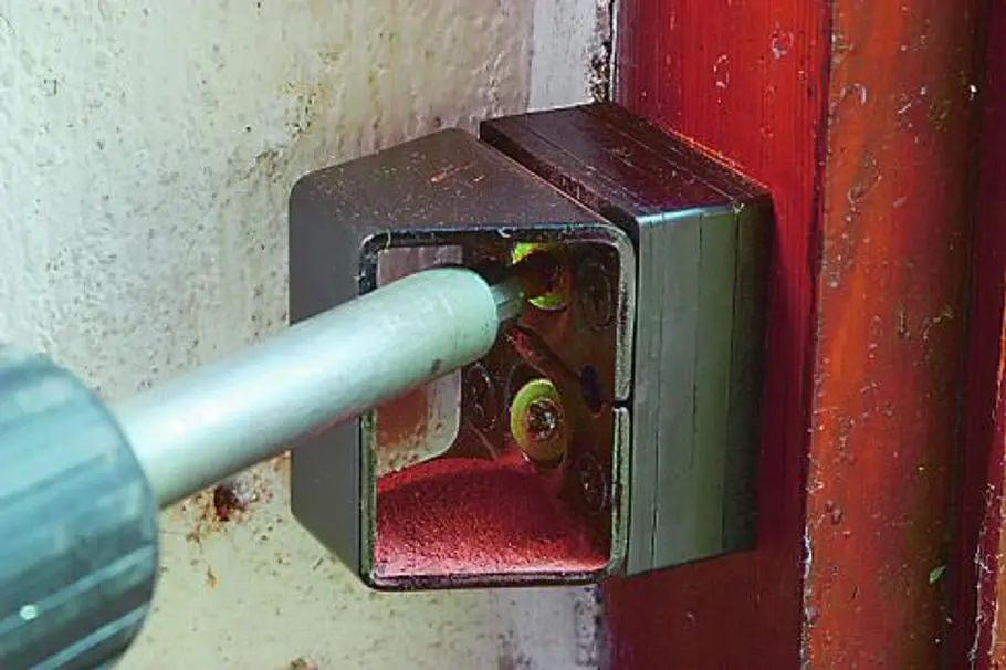 Kellertür sichern: Schritt 10 von 14 Kellertür sichern