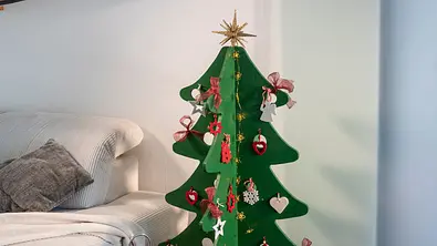 DIY Weihnachtsbaum aus Holz - Foto: sidm / Michael Müller-Münker