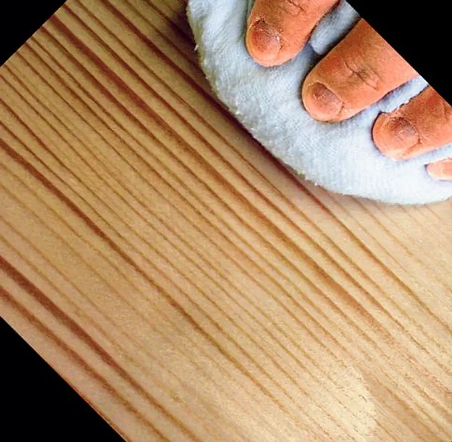 Kratzer aus Holz entfernen Kratzer aus Holz entfernen
