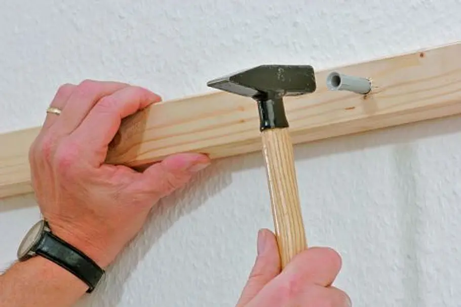 Hängeschrank befestigen: Schritt 3 von 7 Hängeschrank befestigen