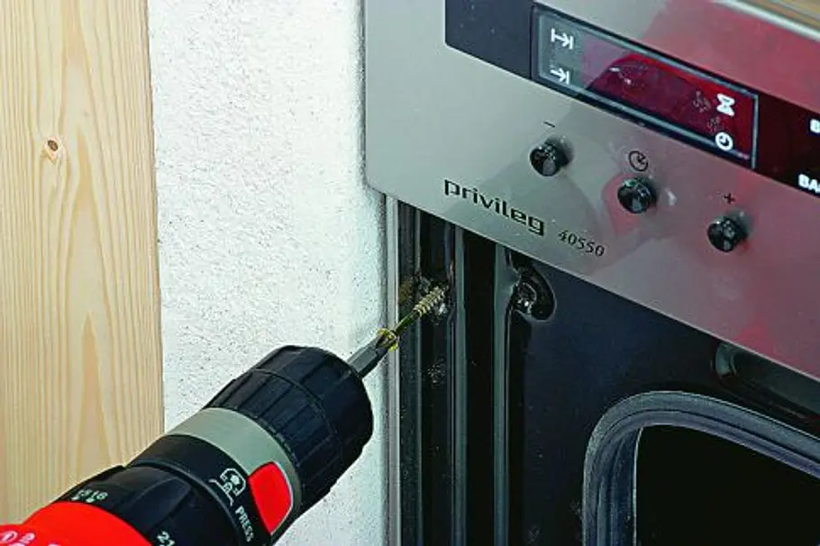 Elektroherd selbst einbauen: Schritt 5
