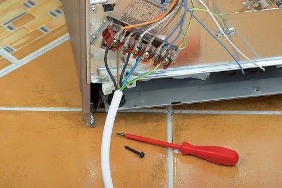 Elektroherd selbst einbauen: Schritt 1