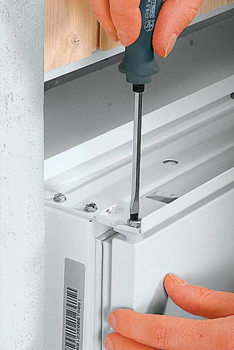 Einbau-Kühlschrank installieren: Schritt 1