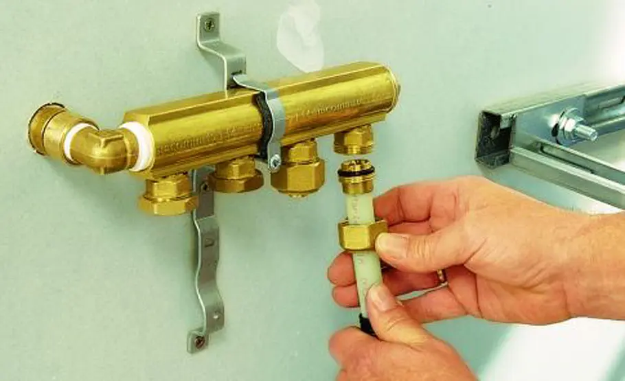Abwasserrohr verlegen Abwasserrohr: Adapter aufschrauben