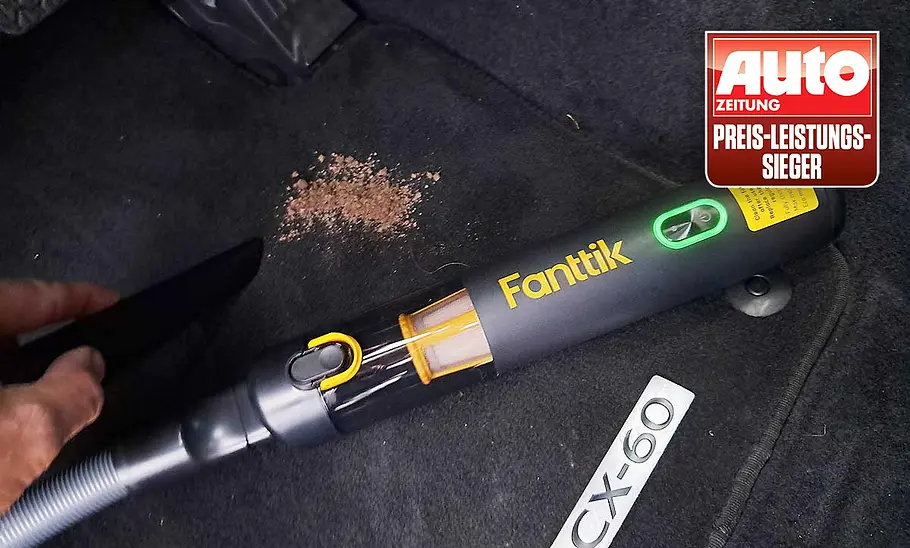 Der Fanttik-Handstaubsauger im Test. Der Fanttik-Handstaubsauger in der Hand einesT esters.