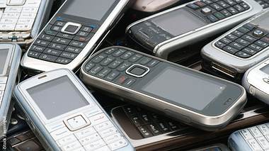 Alte Handy entsorgen: Wo ist das umweltfreundlich möglich? - Foto: iStock / ermingut