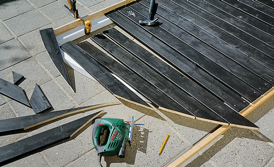 Bikeport bauen: Schritt 14 von 47 Holzschalung anpassen