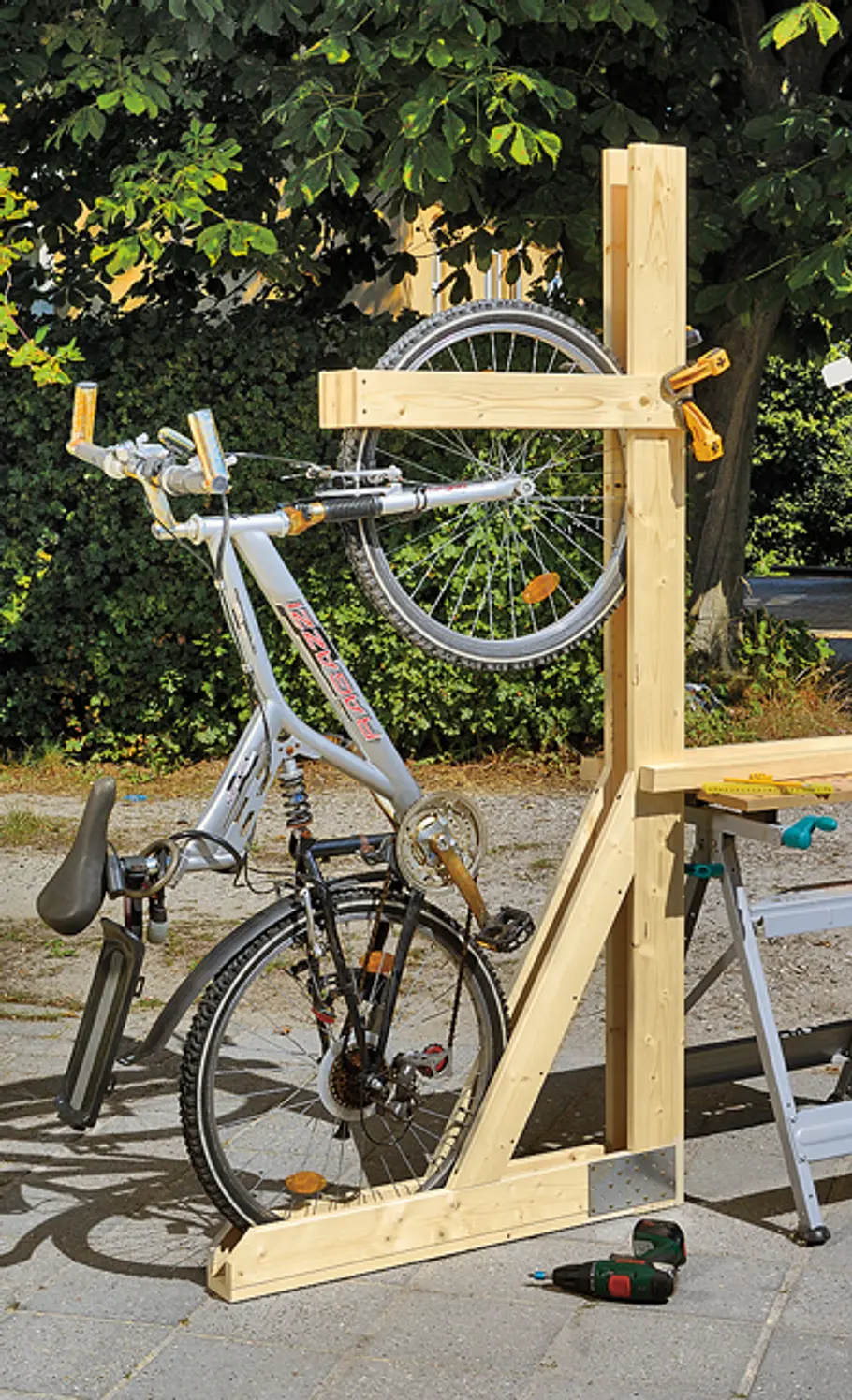 Bikeport bauen: Schritt 24 von 47 Bikeport mit Fahrradständer