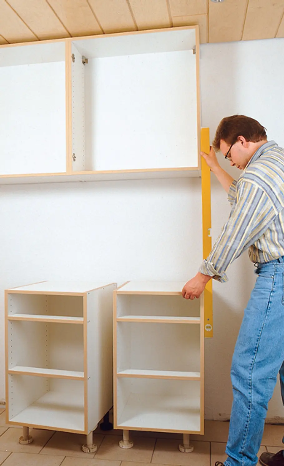 Küchenschrank aufstellen