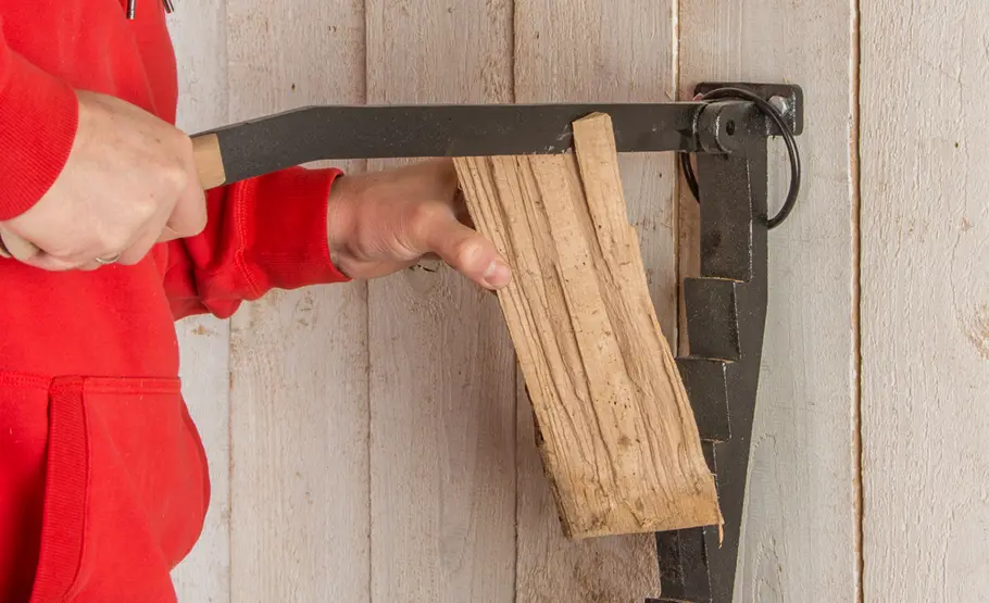 Anzündholz selber machen Anzündholz