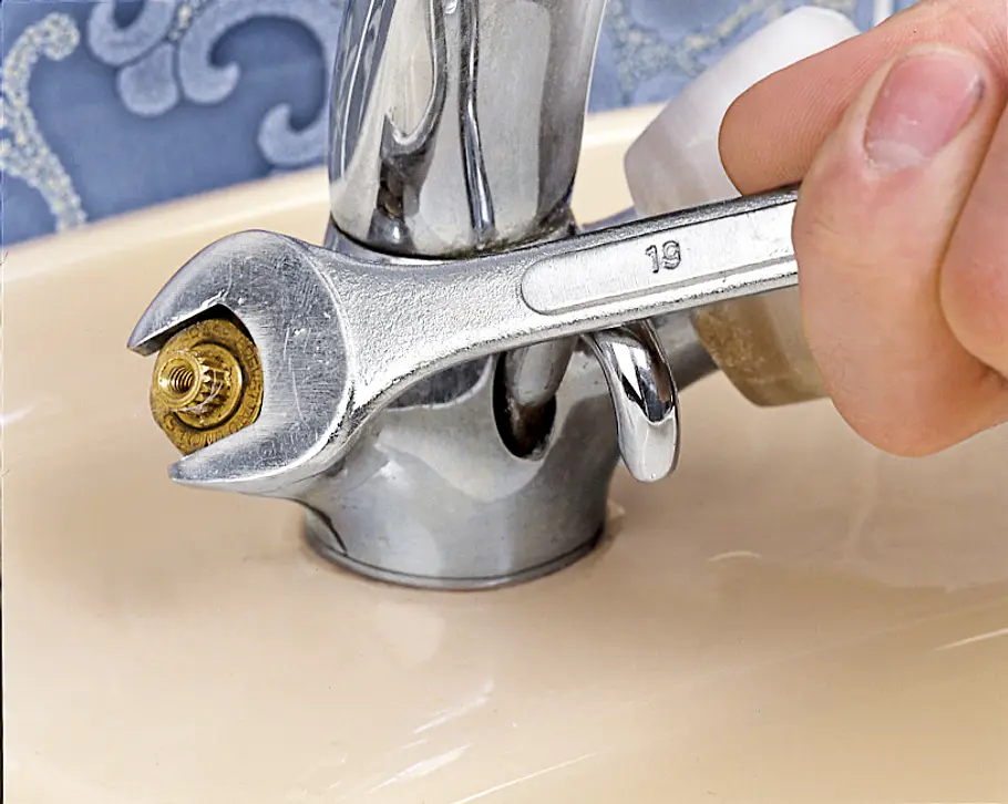 Dichtung tauschen: Schritt 2 von 6 Wasserhahn: Dichtung austauschen