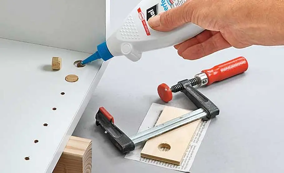 Ausgerissenes Scharnier reparieren Ausgerissenes Scharnier reparieren