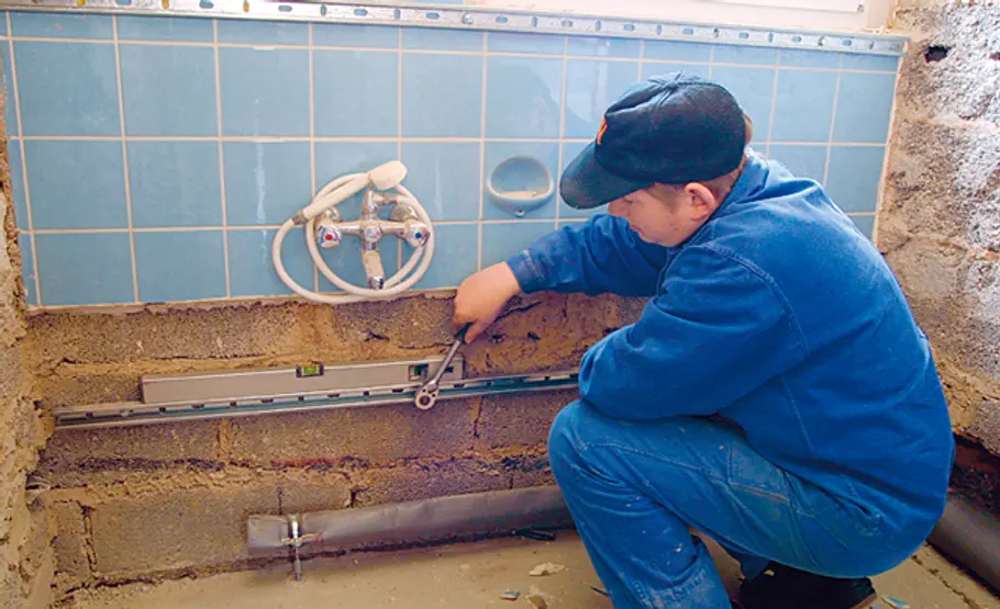Bad-Ablage bauen: Schritt 2 von 24 Sanitär-Anschlüsse