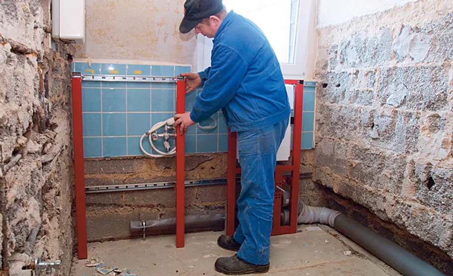 Bad-Ablage bauen: Schritt 6 von 24 Spülkasten befestigen