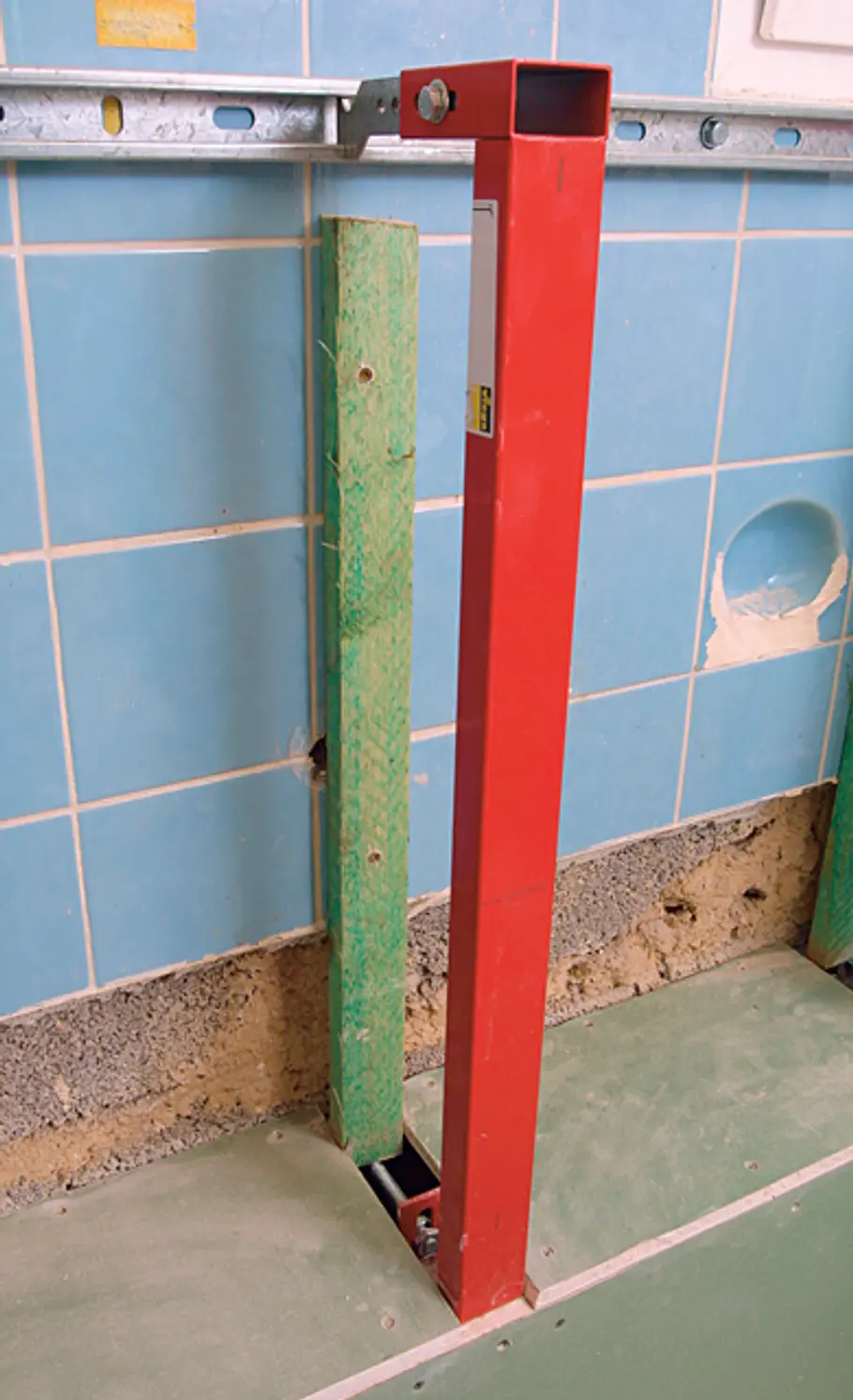 Bad-Ablage bauen: Schritt 10 von 24 Holzlatten anschrauben