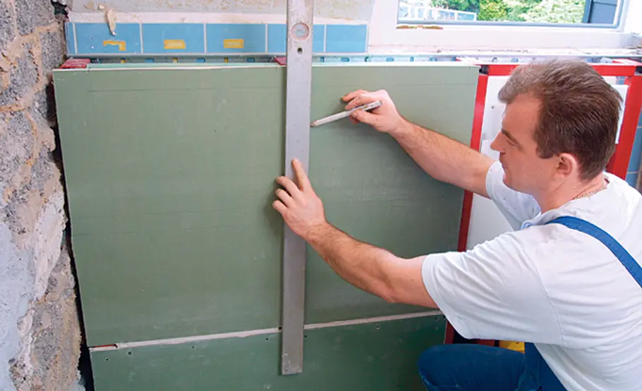 Bad-Ablage bauen: Schritt 16 von 24 Schrankfront schließen