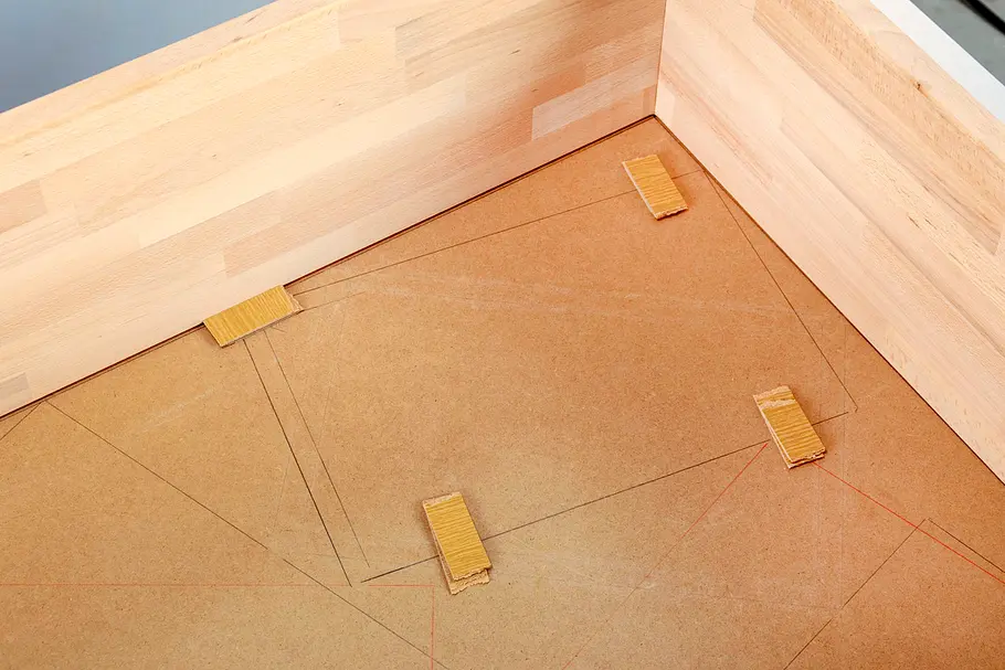 Schritt 20 Holzplättchen auf Schablone desnRegals