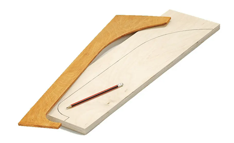 Leuchtturm bauen: Korpus Konturen nachzeichnen