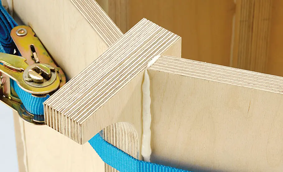 Leuchtturm bauen: Korpus Klebstoffreste entfernen