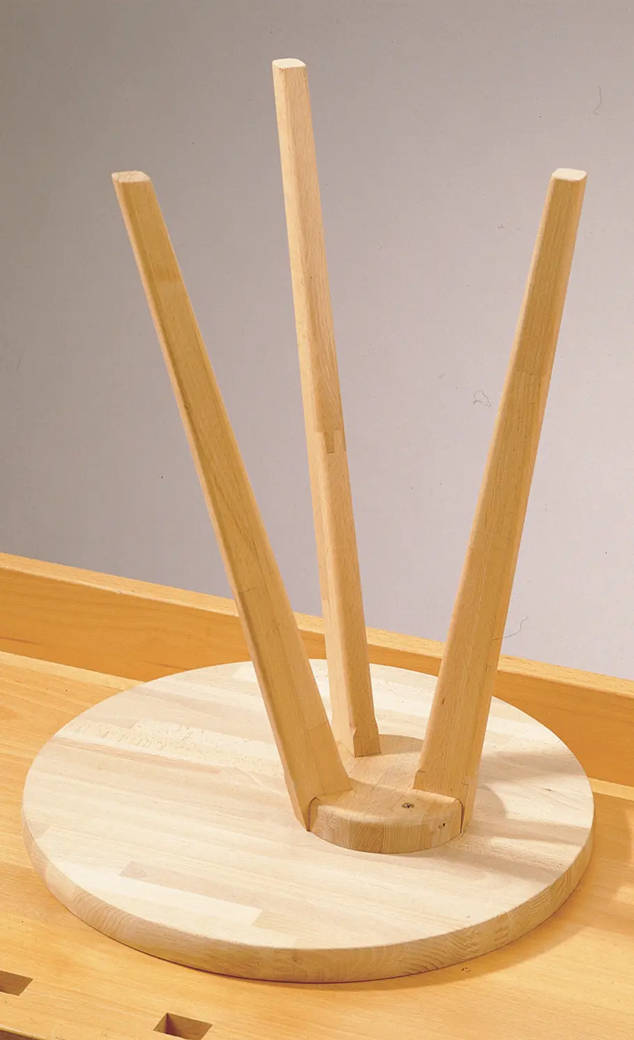 Beistelltisch bauen: Schritt 8 von 9 Tisch bauen