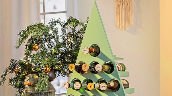 Bierkalender mit Deko im Wohnzimmer - Foto: sidm / Michael Müller-Münker