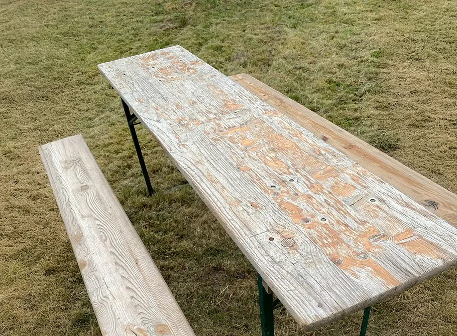 Bierzeltgarnitur kann einfach gestrichen werden