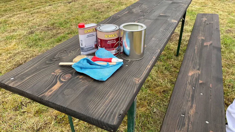 Bierzeltgarnitur gestrichen fertig
