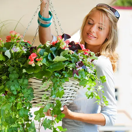 Blumenampel aufhängen 