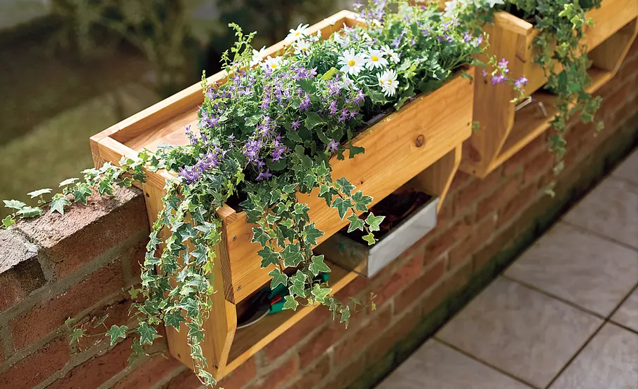 Blumenkasten mit Wasserspeicher