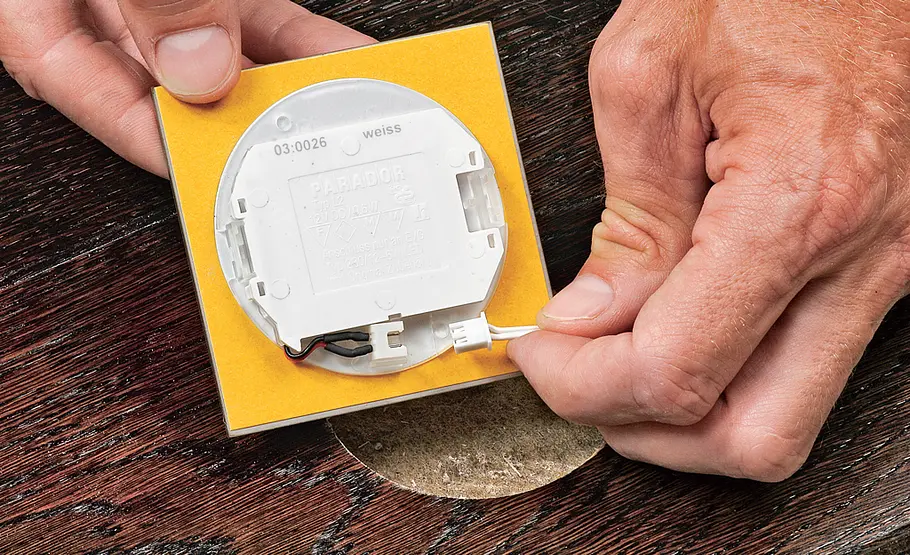 Bodenleuchten einbauen LED-Leuchte anschließen