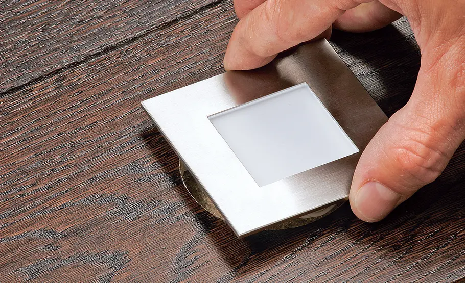Bodenleuchten einbauen LED-Leuchte einsetzen