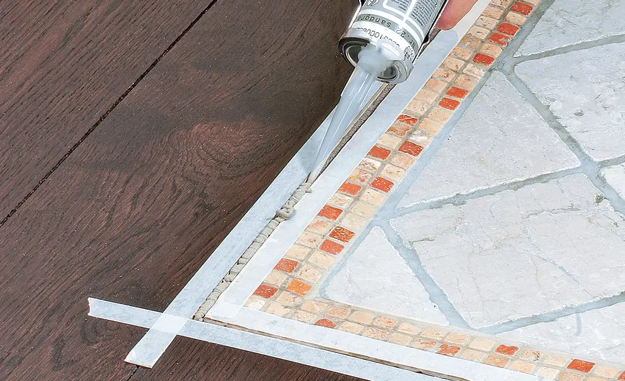 Fertigparkett: Detailarbeiten Dehnungsfuge ausspritzen
