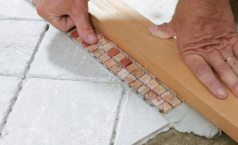 Bordüre aus Mosaikfliesen Fliesenkleber für Mosaikfliesen