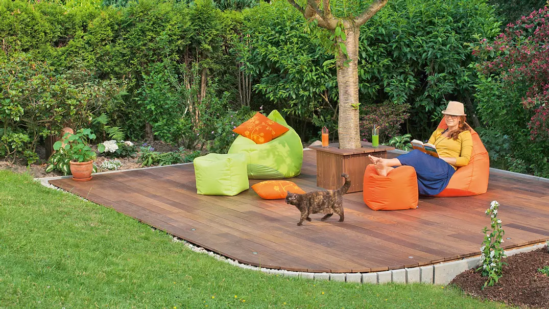 Chill-out-Terrasse aus Terrassendielen Chill-out-Terrasse aus Terrassendielen