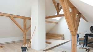 Dachgeschoss ausbauen: Kosten & Fördergelder