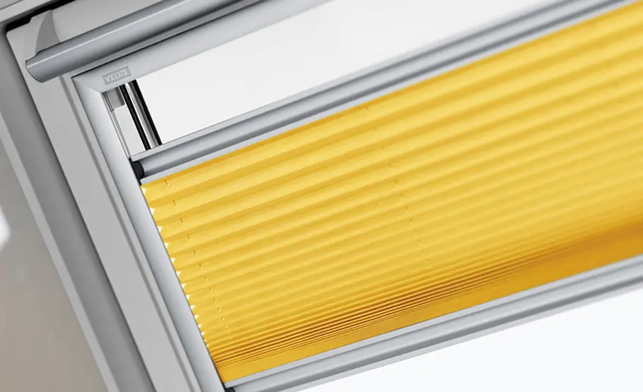 Velux Dachfenster mit Verdunkelungsrollo einbauen