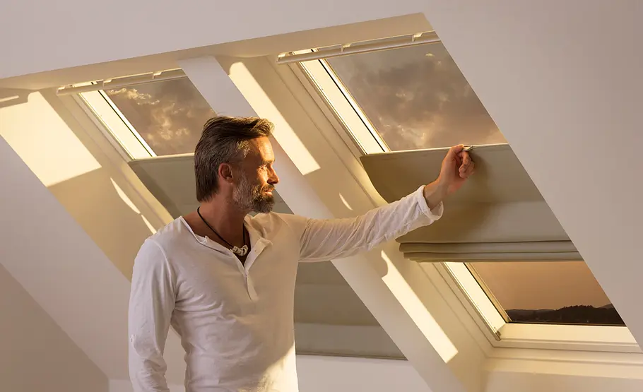 Velux Dachfenster mit Verdunkelungsrollo einbauen