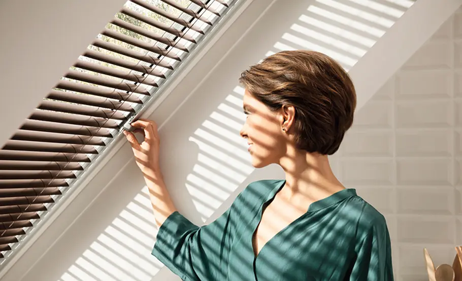 Velux Dachfenster mit Verdunkelungsrollo einbauen