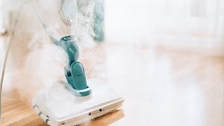 Dampfbesen Test - Foto: iStock/jchizhe