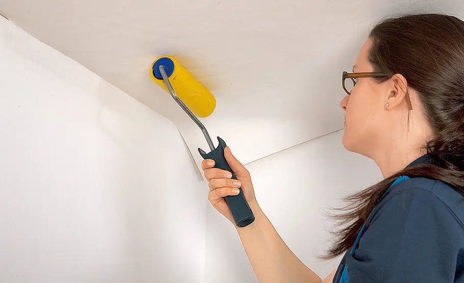 Decke mit Vliestapete tapezieren Decke mit Vliestapete tapezieren