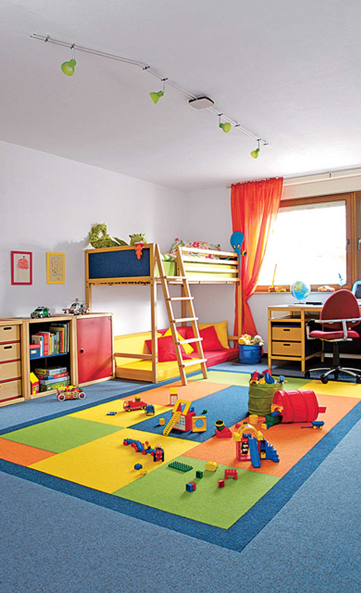 Halogen-Niedervolt-Deckenleuchte im Kinderzimmer