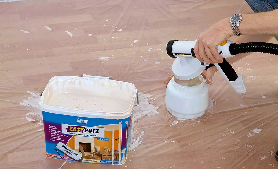 Dekorputz aus der Sprühpistole: Schritt 4 von 6 Dekorputz spritzen