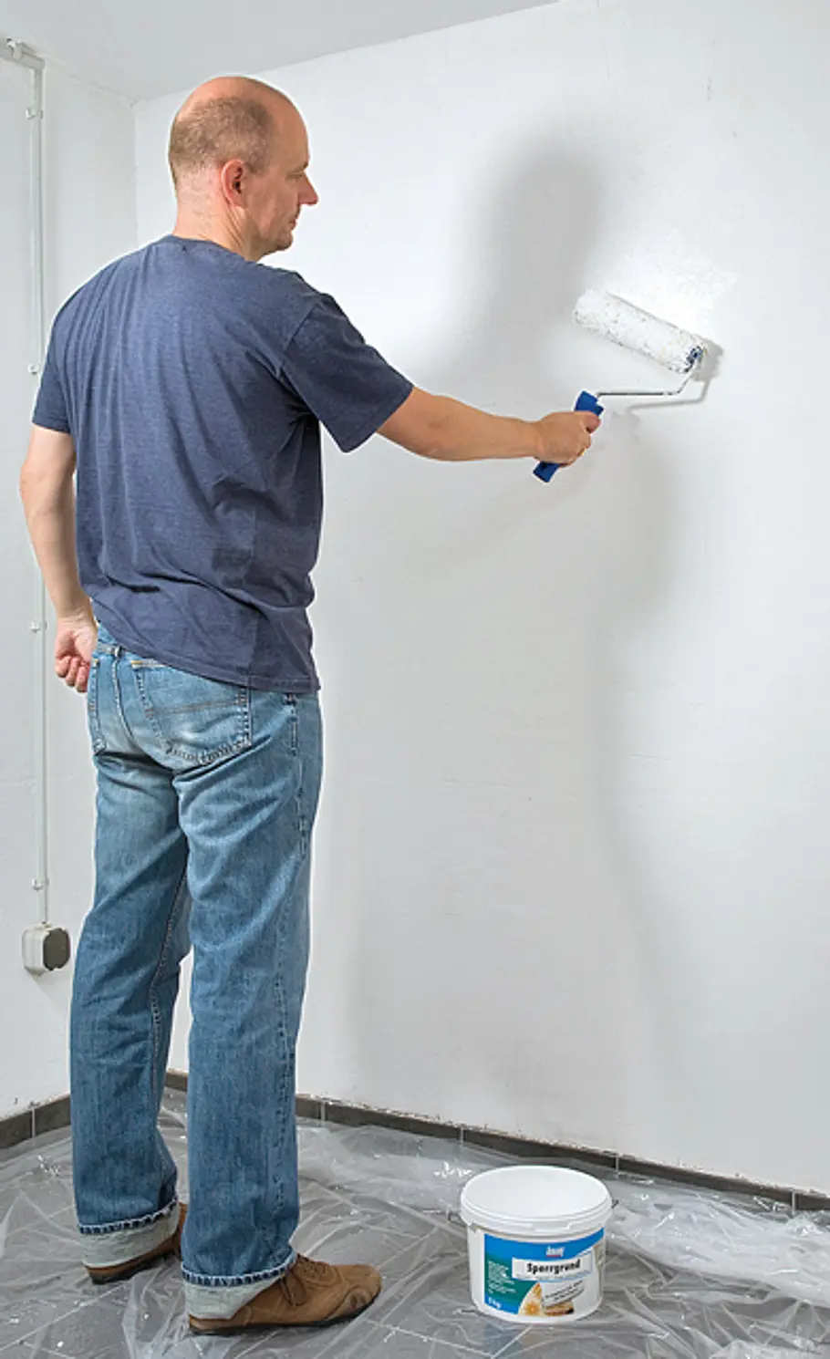 Untergrund vorbereiten: Schritt 7 von 7 Wand mit Sperrgrund imprägnieren