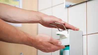 Desinfektionsmittel selber machen - Foto: Fotolia / Contrastwerkstatt