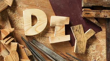 DIY-Buchstaben aus Holz - Foto: Ingo-Bartussek / AdobeStock