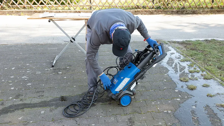 Druckschlauch bändigen Druckschlauch lässt sich nur schwer bändigen
