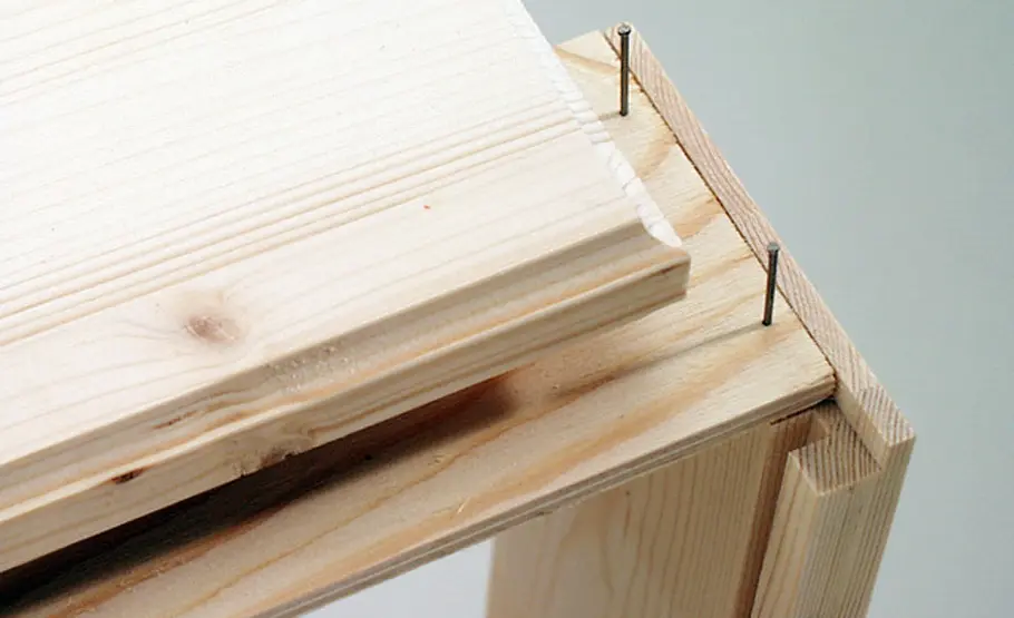 Eckschrank selber bauen Eckschrank: Boden einschieben