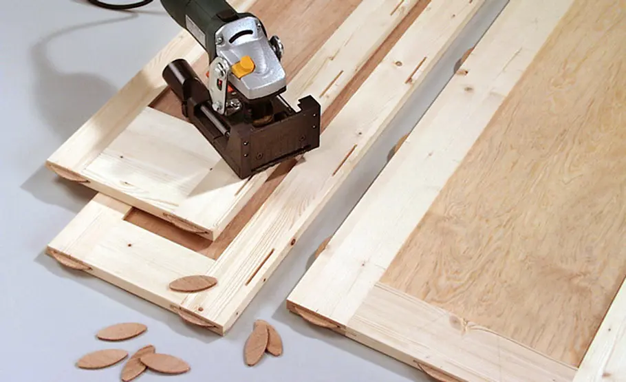 Eckschrank selber bauen Eckschrank: Schlitze fräsen